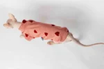 Lehký rolák z chladivého materiálu pro kočky sphynx růžový se srdíčky