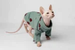 Lehký rolák z chladivého materiálu pro kočky sphynx zelevý se srdíčky